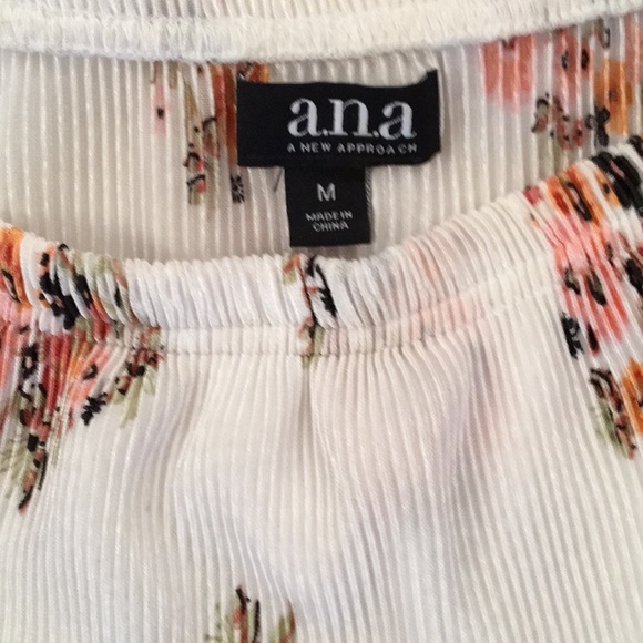 Floral Pleated Blouse - Picture 3 of 3